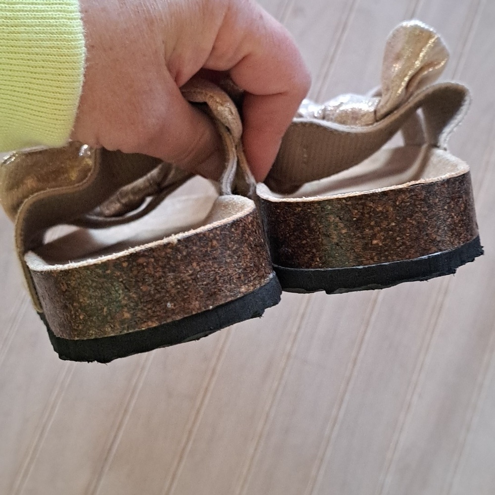 NEW Sip Boutique Metallic Gold Bows Slip-On Girly Fun Comfy Sandals Cork Footbed - Picture 4 of 9